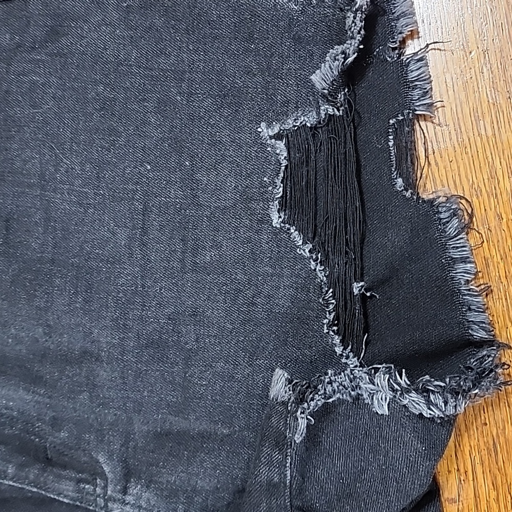 🖤NWT🖤 Aerie Cut Off Raw Edge Frayed Distressed Black Denim Shorts - Picture 11 of 11